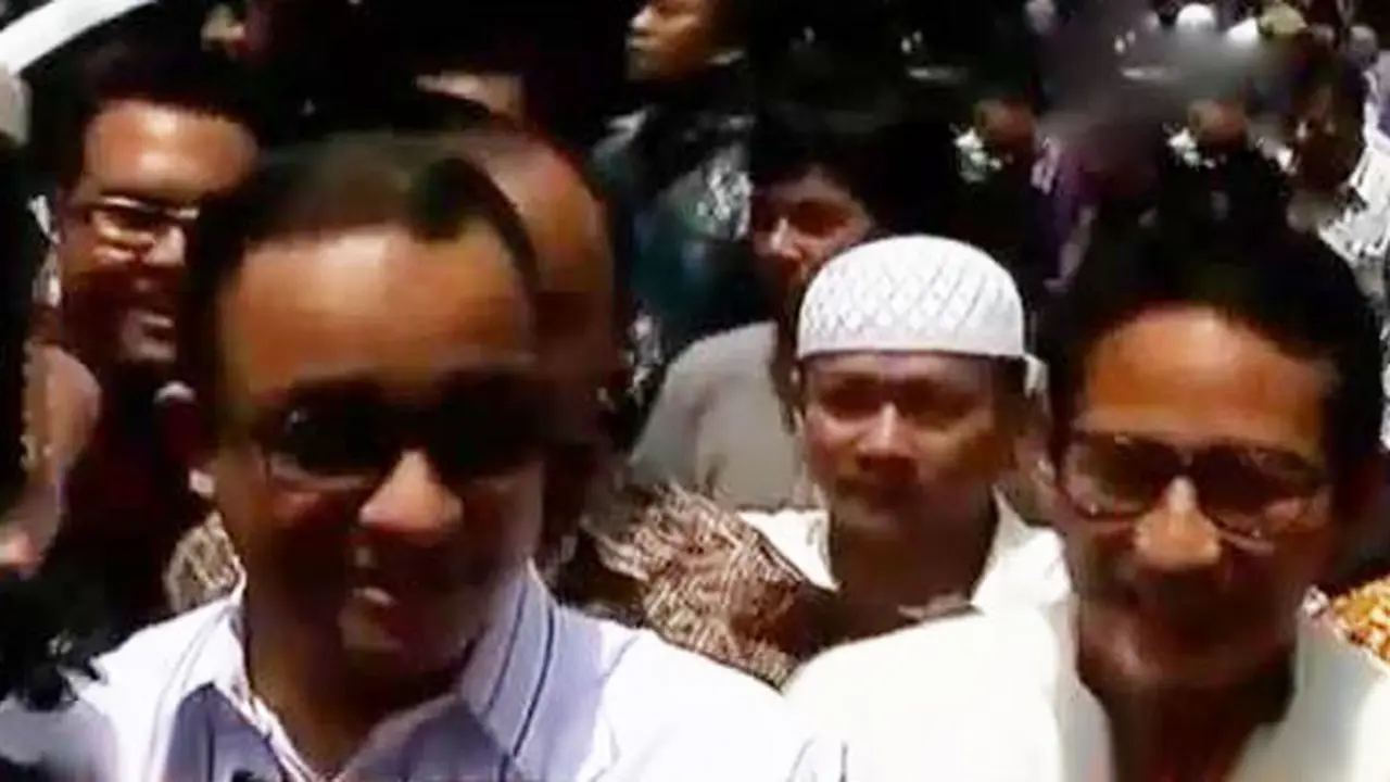 Anies-Sandiaga Salat Bareng
