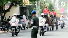 Calon Mempelai Laki-Laki, Bobby Nasution rencananya naik kereta menuju lokasi Pernikahan di Gedung Graha Saba Buana.