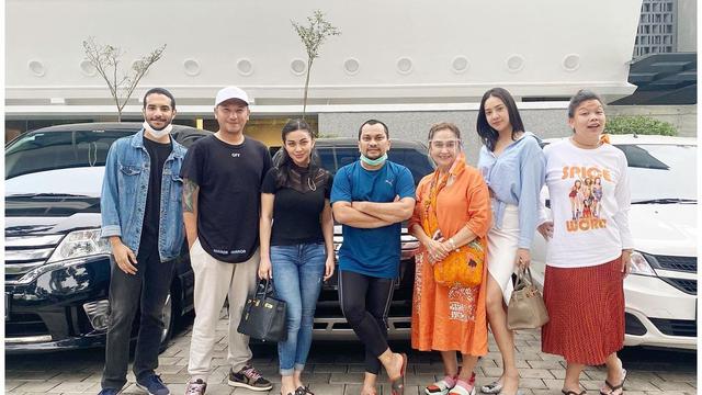 Unggah Foto Mesra, Ini 6 Potret Kebersamaan Gading Marten dan Ariel Tatum