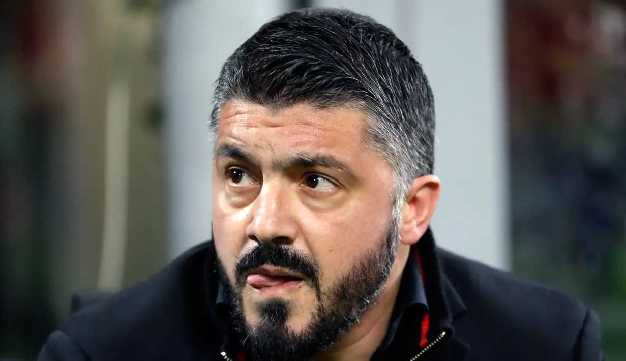 Ekspresi pelatih AC Milan, Gennaro Gattuso saat pertandingan antara AC Milan melawan Arsenal pada leg pertama 16 besar Liga Europa, di San Siro, Milan, Italia, Kamis (8/3). AC Milan takluk 0-2 dari Arsenal. (AP Photo/Luca Bruno)