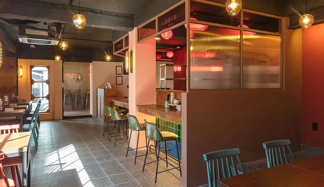 Meskipun mengalami kerusakan berat, untungnya tidak ada korban jiwa dalam kebakaran tersebut. Mereka juga meminta maaf lantaran sudah membuat pengunjung tak nyaman. (Foto: instagram.com/xiaozhaneats)