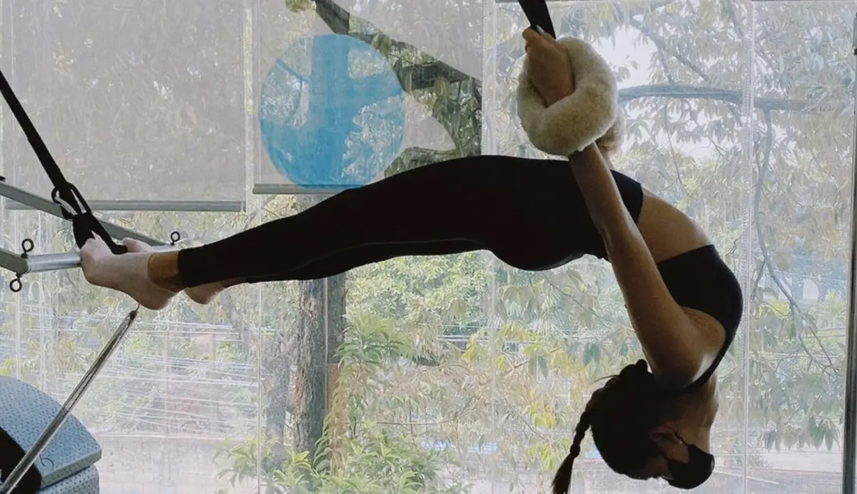 Menjalani karier di dunia modeling, tak heran jika Alyssa Daguise dituntut untuk berpenampilan menarik dan punya tubuh langsing. Karena itulah ia selalu menjaga pola makan dan rajin berolahraga demi body goals yang dimilikinya.
(Liputan6.com/IG/@alyssadaguise)