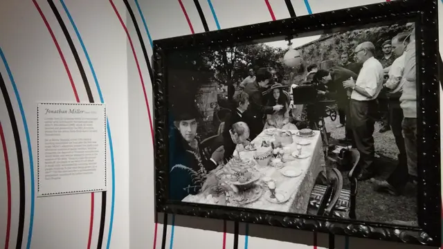 Salah satu foto yang dipamerkan di wahana Wonderland di ArtScience Museum, Singapura (Liputan6.com/Giovani Dio Prasasti)