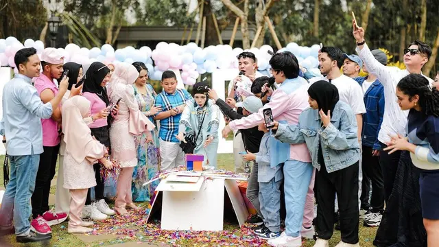 Suasana pesta gender reveal kehamilan Aurel Hermansyah (Foto: Instagram attahalilintar)