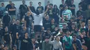 <p>Suporter PSS Sleman saat melawan Dewa United pada laga pekan ke-15 BRI Liga 1 di Stadion Indomilk Arena, Tangerang, Jumat (6/10/2023). PSS Sleman kalah dengan skor 1-3. (Bola.com/M. Iqbal Ichsan)</p>