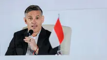 Pelatih Timnas Indonesia, John Herdman, memberi keterangan saat acara perkenalan pelatih baru Timnas Indonesia di Hotel Mulia Senayan, Jakarta, Selasa pagi (13/1/2026). (Bola.com/Bagaskara Lazuardi)