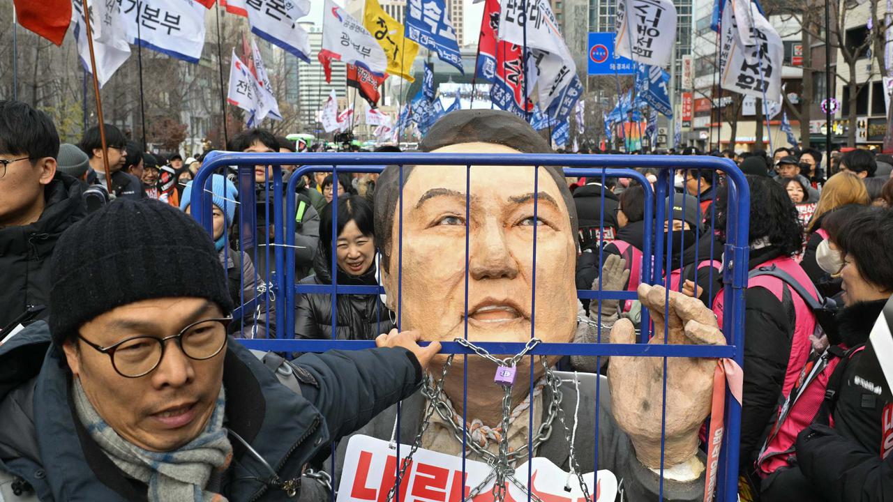 Ribuan Pengunjuk Rasa Penuhi Jalanan, Presiden Korea Selatan Yoon Suk Yeol Bertahan dari Pemakzulan