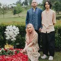 Bunga Citra Lestari ziarah ke makam Ashraf Sinclair dengan gaun floral (@itsmebcl)
