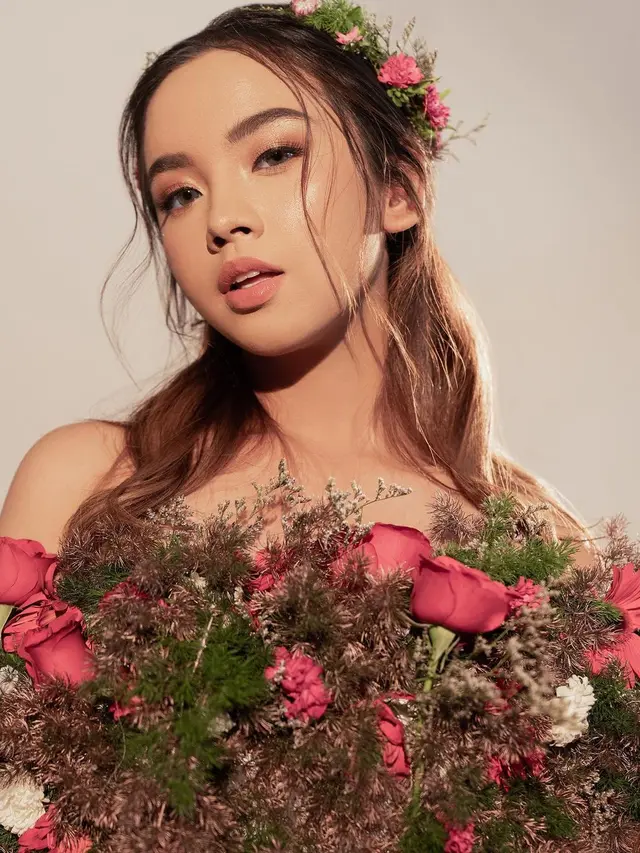 6 Gaya Pemotretan Tiara Andini bersama Lyodra dan Ziva, Curi Perhatian
