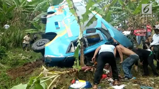 Bus yang membawa karyawan sebuah perusahaan swasta yang kan melakukan gathering terperosok ke dalam jurang di kawasan Cikidang Sukabumi. Belasan Orang tewas dalam kecelakaan ini