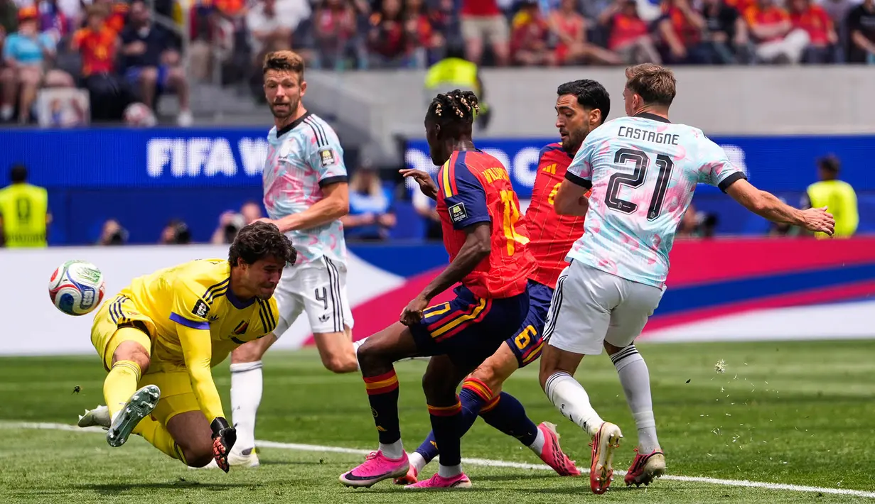 Pemain Spanyol Mikel Merino mencetak gol kedua timnya selama pertandingan sepak bola perempat final Piala Dunia antara Spanyol dan Belgia di Inglewood, California, dekat Los Angeles, Jumat, 10 Juli 2026. (AP Photo/Mark J. Terrill)