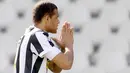 Selebrasi gol gelandang Juventus asal Brasil, Felipe Melo ke gawang Atalanta dalam lanjutan Serie A di Olimpico, Turin, 28 Maret 2010. Juve unggul 2-1. AFP PHOTO / DAMIEN MEYER 