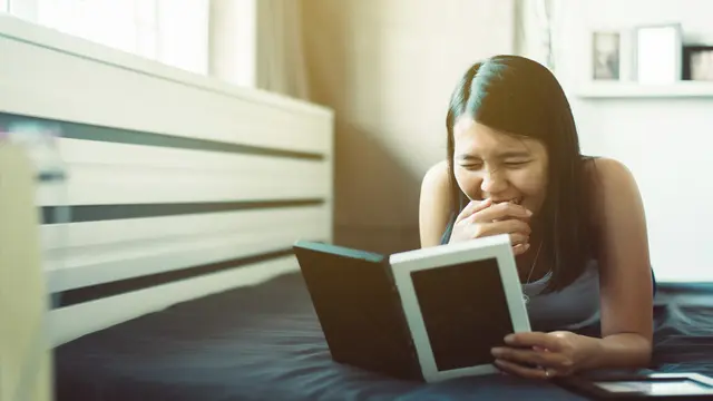 Album Kenangan Berisikan Momen Indah ke Mana-Mana Berdua