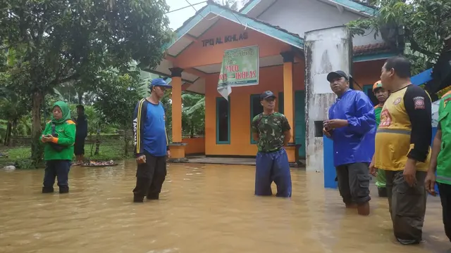 Banjir di Kecamatan Sumpiuh dan Tambak memaksa belasan warga mengungsi. (Foto: Liputan6.com/BPBD Banyumas/Muhamad Ridlo)