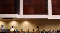 11 kandidat bakal Calon Ketua DPD dari Anggota Senator DPD wilayah barat saat hendak menyampaikan visi - misinya di hadapan Anggota Senator DPD lainnya saat Sidang Paripurna luar biasa , Senayan, Jakarta, Selasa (11/10). (Liputan6.com/Johan Tallo)