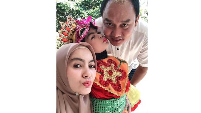 6 Momen Mesra Azis Gagap dengan Fatimah Azzahra, Putri Cantik dari Istri Kedua (sumber: Instagram.com/ajis_gagap)