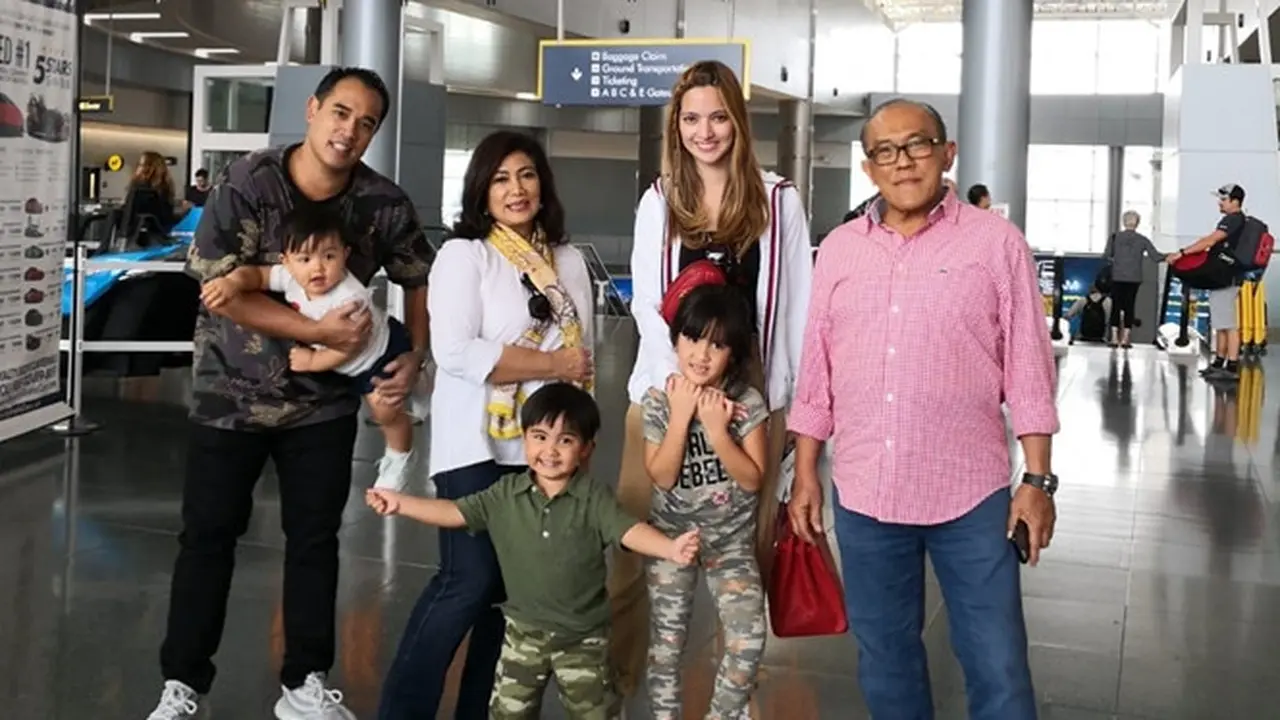 6 Potret Kebersamaan Aburizal Bakrie dan Anak Nia Ramadhani, Kompak Bareng Cucu