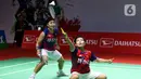 Pebulutangkis ganda putri Indonesia Apriyani Rahayu/Siti Fadia Silva Ramadhanti saat berlaga di babak Perempat Final Indonesia Masters 2023 melawan Jongkolphan Kititharakul/Rawinda Prajongjai (Thailand) di istora Senayan, Jakarta, Jumat (27/1/2023). Kekalahan dari Jongkolphan Kititharakul/Rawinda Prajongjai (Thailand) memupus asa Apriyani/Fadia untuk melaju ke babak semifinal Indonesia Masters 2023. (Liputan6.com/Helmi Fithriansyah)