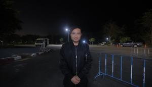 Tomon El De Glong, orang Thailand yang menjadi fans Kurniawan Dwi Yulianto. (Bola.com/Bagaskara Lazuardi)