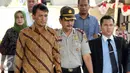 Gubernur Sumatera Utara Gatot Pujo Nugroho bersama istrinya, Evy Susanti memenuhi panggilan penyidik KPK, Jakarta, Senin (3/8/2015) Gatot diperiksa sebagai tersangka kasus dugaan suap hakim PTUN Medan. (Liputan6.com/Helmi Afandi)