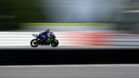Pembalap Movistar Yamaha, Maverick Vinales. (Michal Cizek / AFP)