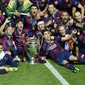 Para pemain Barcelona merayakan kemenangan mereka di laga final Liga Champions 2014-2015 di Olympiastadion, Berlin, Minggu (7/6/2015). Barcelona kandaskan Juventus dengan skor 3-1. (AFP Photo/Lluis Gene)