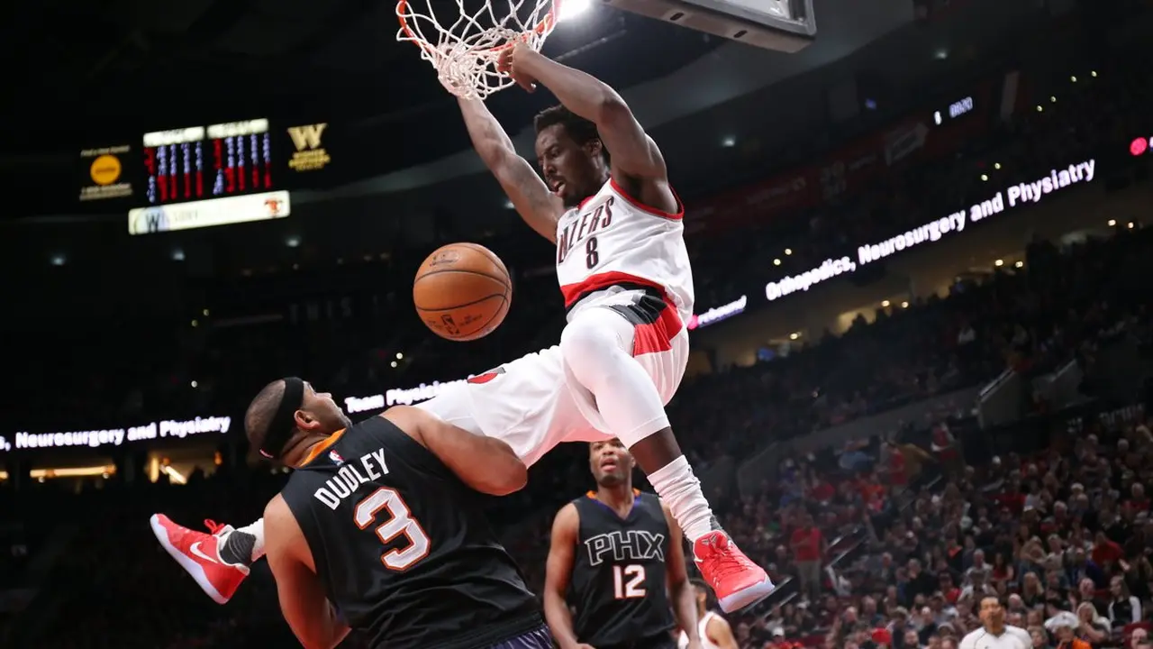 Portland Trail Blazers vs Phoenix Suns (Twitter Trail Blazers)‏