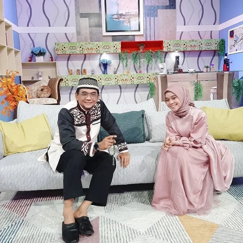 ustaz Subki Al Bughuryn memberi dukungan sekaligus doa untuk kesembuhan Lesti Kejora (https://www.instagram.com/p/CETJtmhgG9g/)