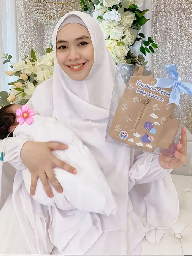 6 Momen Akikah Anak Keempat Oki Setiana Dewi, Digelar Khidmat Bernuansa Putih