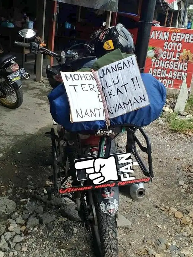 8 Potret Tulisan Kocak di Belakang Motor Pemudik Ini Bikin Geleng Kepala