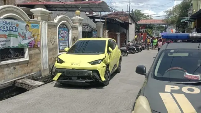 Kecelakaan di Jalan Swasembada Barat IV, Kebon Bawang, Tanjung Priok, Jakarta Utara (Jakut).