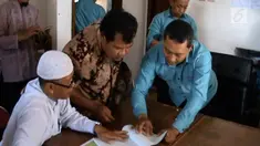Laskar Umat Islam Surakarta (LUIS) mendatangi kantor pemasara PT Yudhistira di Solo, yaitu penerbit buku IPS untuk kelas 6 SD yang dimana dalam materinya memuat bahwa ibu kota Israel dituliskan Yerusalem sedangkan untuk Palestina di Kosongkan.
