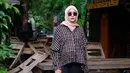 Zaskia Mecca bersama saudaranya membuka bisnis busana muslim yang diberi nama Meccanism. Tokonya kini sudah tersebar luas di Indonesia. (Foto: instagram.com/zaskiadyamecca)
