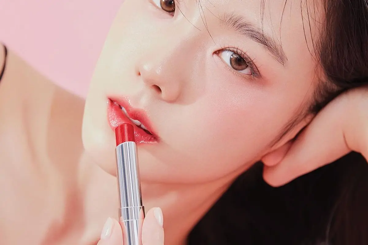 Jisoo BLACKPINK Ulang Tahun, Dior Beauty Rilis Lip Gloss Edisi Khusus