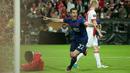 Selebrasi gelandang Manchester United, Henrikh Mkhitaryan setelah menjebol gawang Ajax Amsterdam pada laga final Liga Europa 2016/2017 di Friends Arena, Solna, Stockholm (24/5/2017). Henrikh Mkhitaryan total mencetak 6 gol dari 11 penampilan bersama MU dalam satu edisi Liga Europa yang diikutinya pada musim 2016/2017 dan mampu membawa Setan merah menjadi juara. (AFP/Soren Andersson)