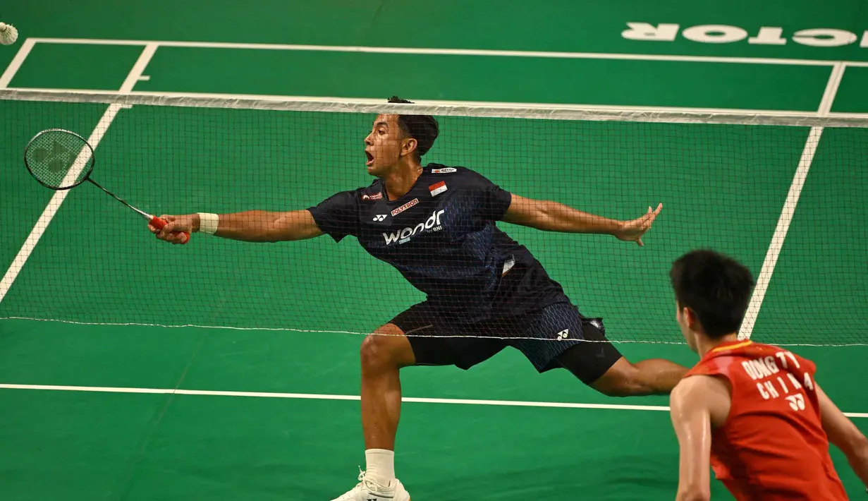 Tunggal putra Indonesia, Alwi Farhan, saat berlaga melawan Dong Tian Yao (Tiongkok) di final turnamen bulu tangkis Australia Open 2026, Sydney, pada Minggu 14 Juni 2026. (Saeed KHAN/AFP)