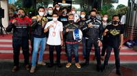 Menparekraf Sandiaga Uno bersama artis dan komunitas motor yang akan menjalani program Wonderful Ride. (Kemenparekraf)
