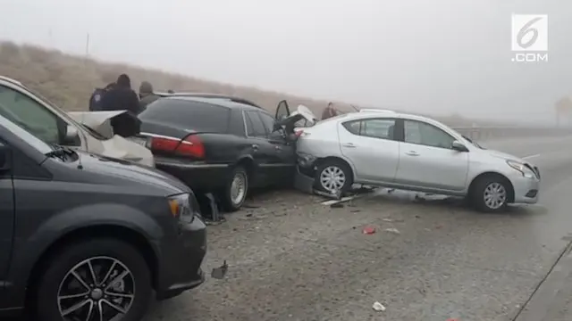 Sebanyak 19 mobil mengalami kecelakaan beruntun usai jalan raya di California Selatan diselimuti kabut.