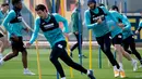 <p>Para pemain Villarreal melakukan pemanasan saat mengikuti sesi latihan di tempat latihan Ciutat Esportiva Vila-Real di Vila-Real , Spanyol, Selasa (26/4/2022). Villarreal akan bertanding melawan wakil Inggris, Liverpool pada leg pertama semifinal Liga Champions di Stadion Anfield, Kamis (28/4/2022) dini hari WIB. (AFP/Jose Jordan)</p>
