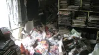 Seorang pria yang mengumpulkan lebih dari enam ton majalah porno ditemukan meninggal di bawah tumpukan koleksinya itu. (AsiaWire)