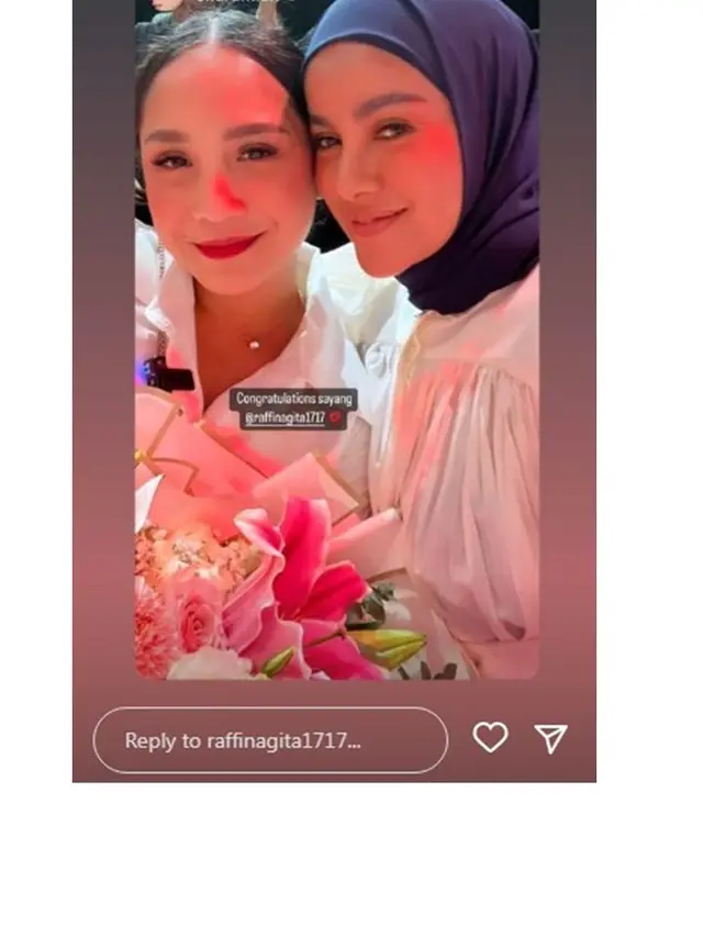 10 Potret Nagita Slavina Rilis Koleksi Baju di JFW 2023, Raffi Ahmad Ikut Mendukung