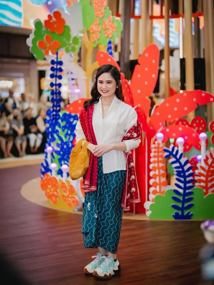 Kebaya artis untuk 17 Agustus