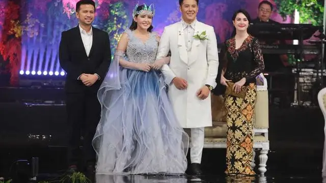 Tampil Serasi, Ini 6 Potret Arumi Bachsin dan Emil Dardak di Pernikahan Via Vallen