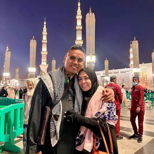 6 Potret Astrid Kuya Umrah di Bulan Ramadan,
