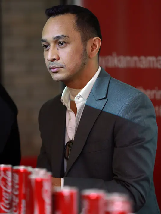 Lelaki kelahiran Bandung 32 tahun silam ini mempunyai pengalaman yang tidak mengenakan dengan nama yang dipanggil teman-temannya. Terkadang malah panggilannya meledeknya. (Deki Prayoga/Bintang.com)