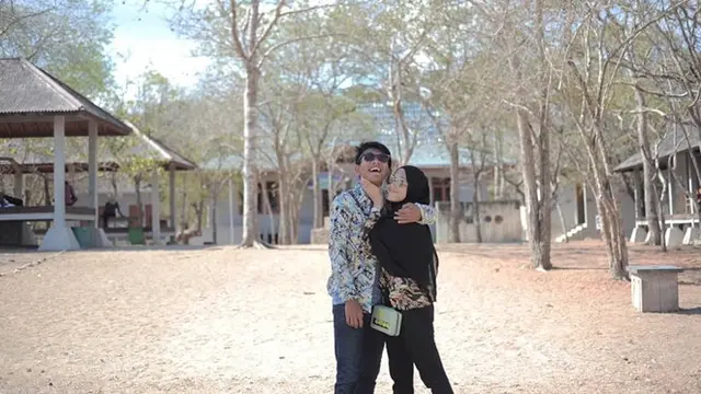 6 Potret Bulan Madu Angga Putra 'Anak Langit' dan Hafna Alliya di Labuan Bajo, Romantis