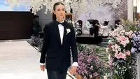 Beda dari biasanya, kali ini Yuki Kato menjadi groomsmen di acara pernikahan temannya.
