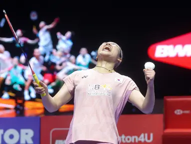 Tunggal putri, Korea Selatan, An Se Young, melakukan selebrasi setelah menjuarai Indonesia Open 2025 di Istora Senayan, Jakarta, Minggu, 8 Juni 2025. (Bola.com/M Iqbal Ichsan)