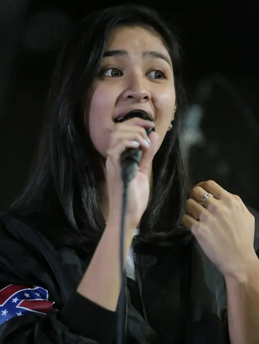 Perempuan kelahiran Jakarta 23 tahun itu mengaku bangga didapuk menjadi salah satu personel Kahitsna. Apalagi akan tampil dalam pagelaran musik yang diikuti oleh musisi ternama Tanah Air dan internasional tersebut. (Adrian Putra/Bintang.com)