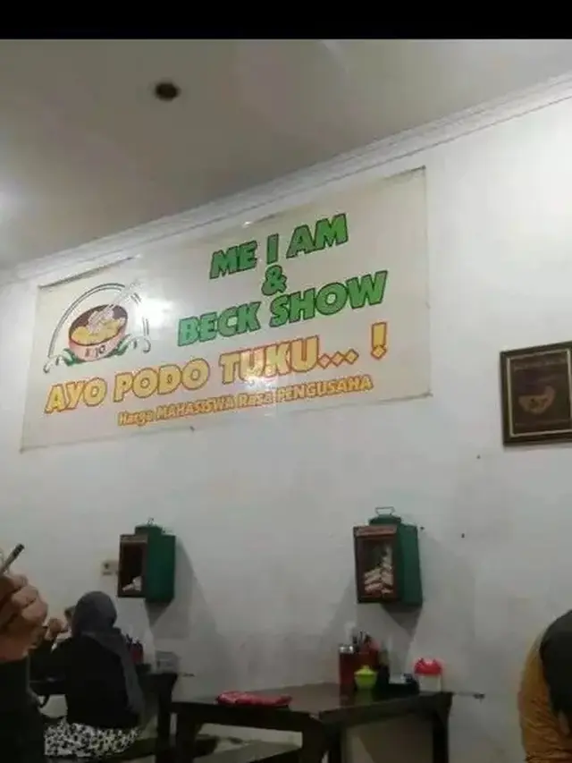 6 Spanduk Jualan Pakai Bahasa Inggris Ini Bikin Mikir, Nyeleneh